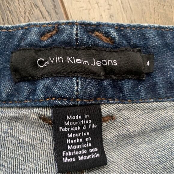 Calvin Klein Mid Rise Cropped Jeans Buttons Size 4 - Picture 3 of 10